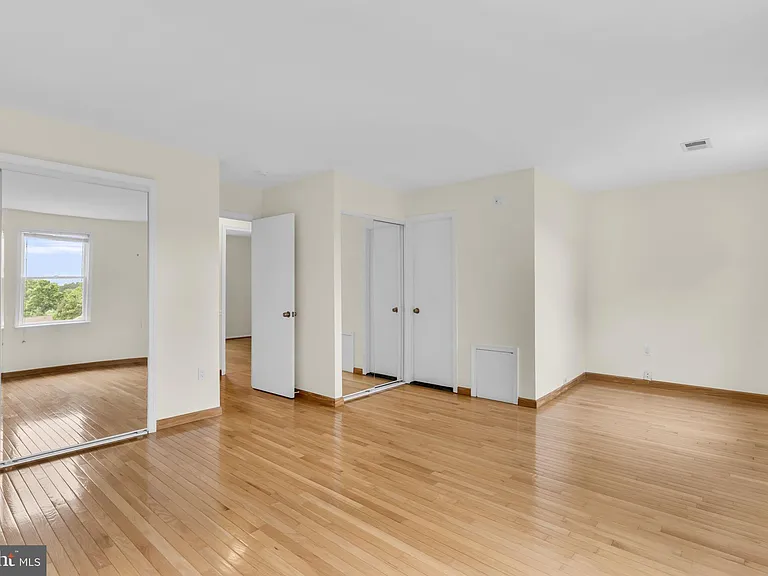 606 Northcliffe Dr — Photo 15