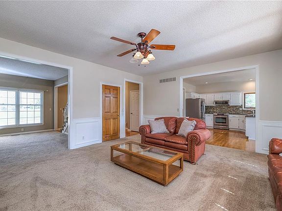 5th image of 15501 Outlook St