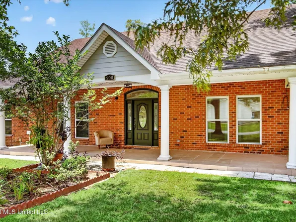2011 Tradewinds Dr, Gautier, MS 39553