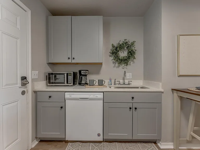 1009 E Main St #1 — Photo 7