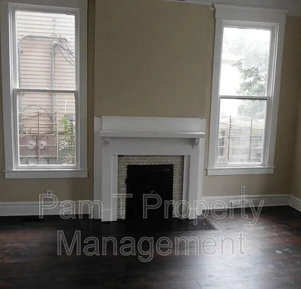 512 E Waldburg Ln — Photo 4