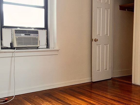 4th image of 62-64 Saunders St #3J