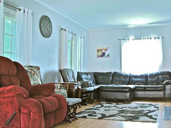 3rd image of 1001 Woodside Dr