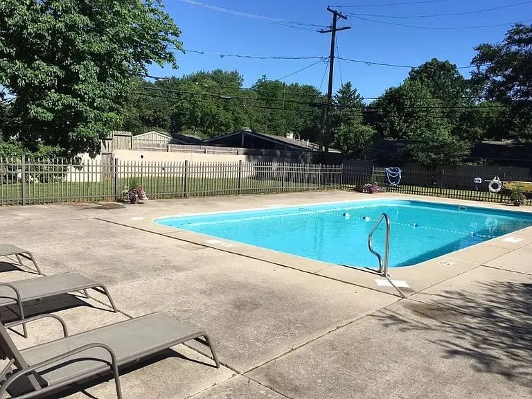 Regal Oaks Luxury Apartments — Photo 8