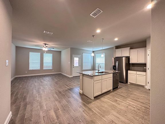 3rd image of 1049 Kirkham Way