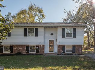 16 Colebrook Rd, Fredericksburg, VA 22405