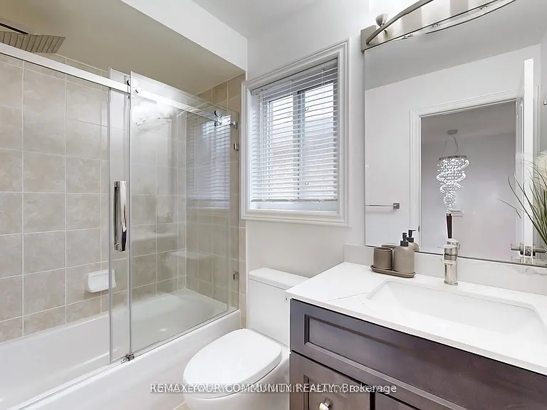 52 Four Seasons Cres — Photo 32