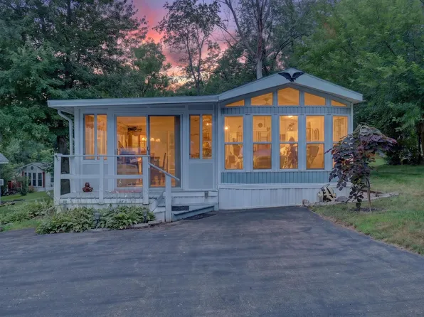 470 Skyline Dr, Edgerton, WI 53534