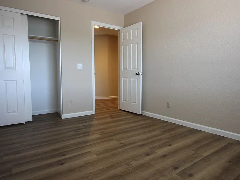 402 Healdsburg Ave — Photo 16