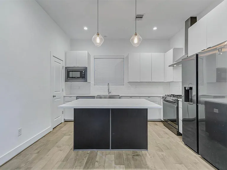 5859 Dolores St — Photo 9