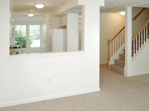 5th image of 130 Brook View Dr