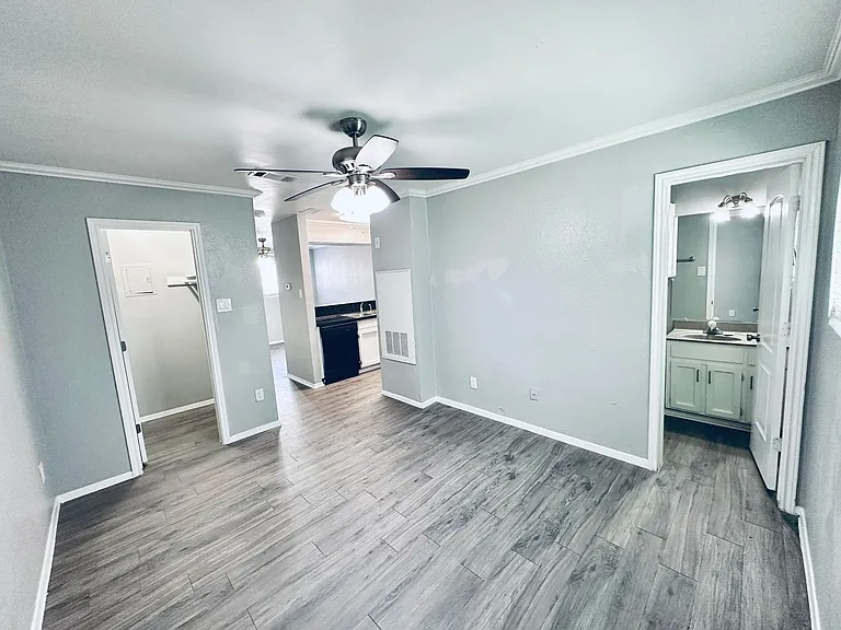 Awesome open Studio Apartments Close to Downtown — Photo 58