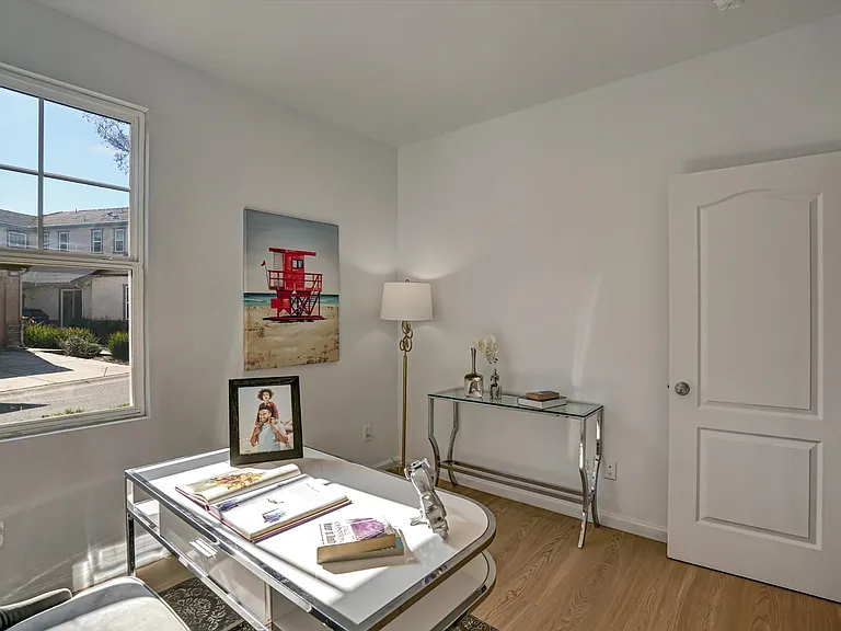 530 Cottage Park Dr — Photo 3