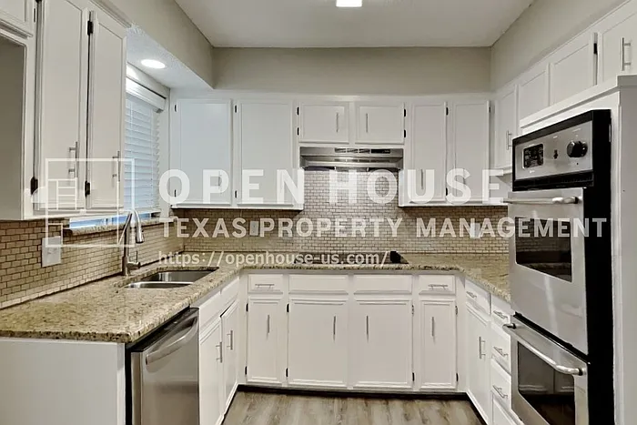 4300 Spring Hill Ln — Photo 5