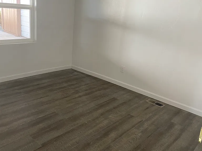 876 Roadrunner Dr — Photo 5