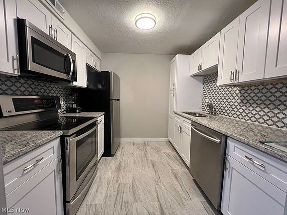 2nd image of 216 Moore Rd APT 4B