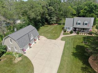 10048 N Cedarburg Rd, Mequon, WI 53092