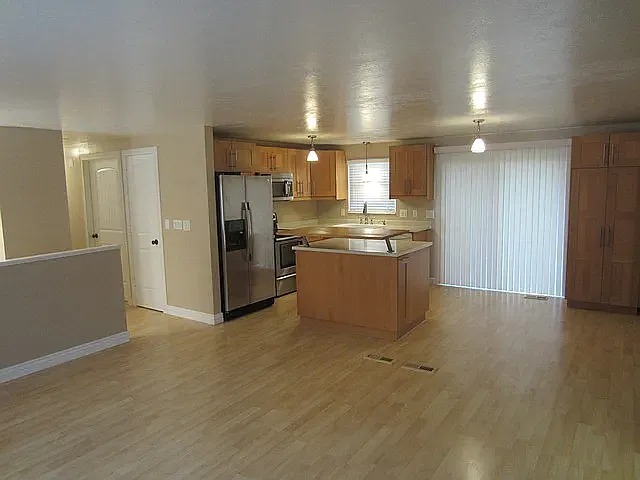 607 E Calnette Dr — Photo 2