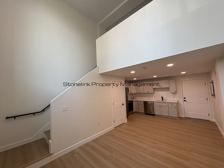 265 Manton Ave — Photo 2