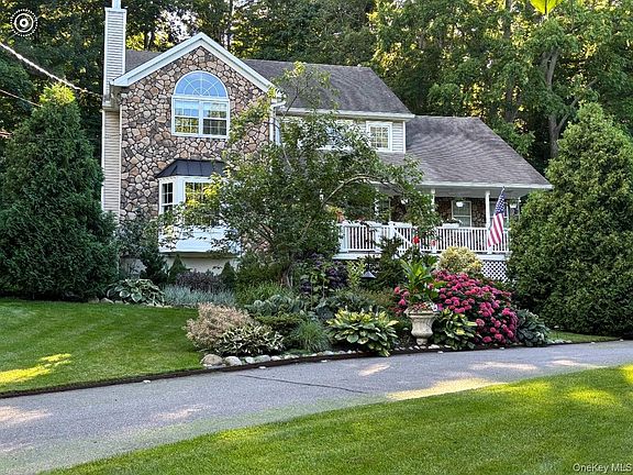 2nd image of 6 Sandy Hollow Road