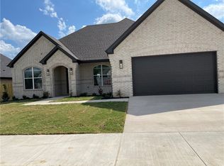 4982 N Delta Ave, Fayetteville, AR 72764