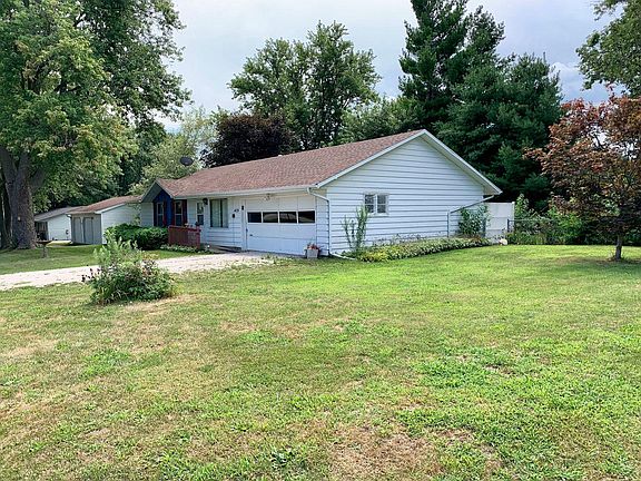 4th image of 409 Standish Dr