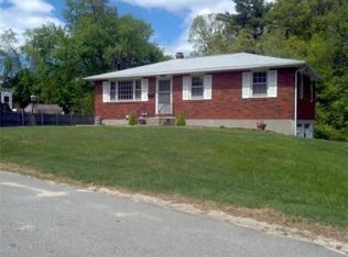 6 Dunshire Dr, North Chelmsford, MA 01863