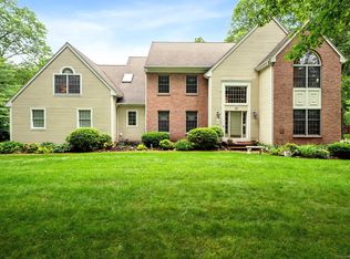 26 Coventry Ln, Avon, CT 06001