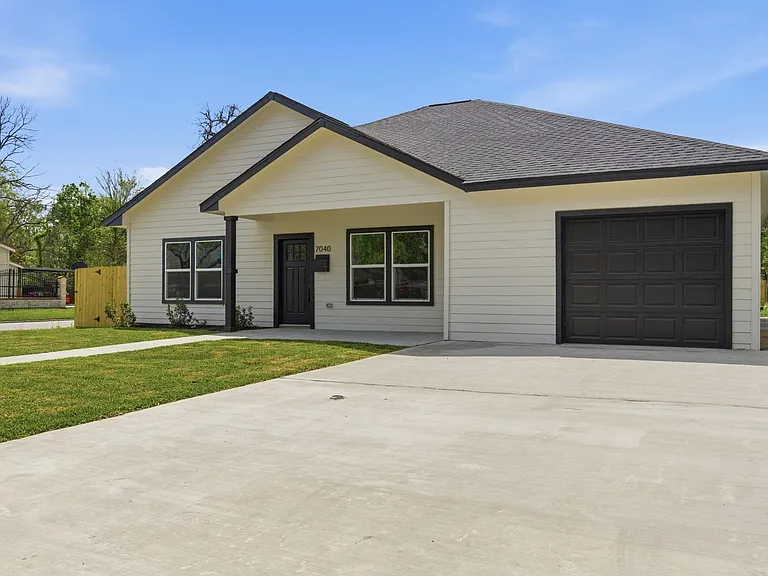 7040 Kinney St — Photo 15