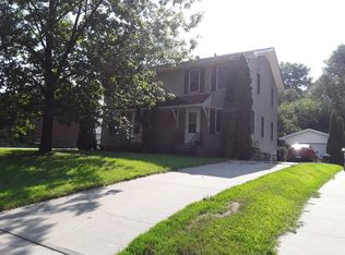 616 6th Ave #B, Coralville, IA 52241