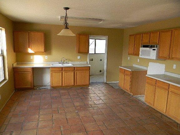 4th image of 10865 E Florian Ave
