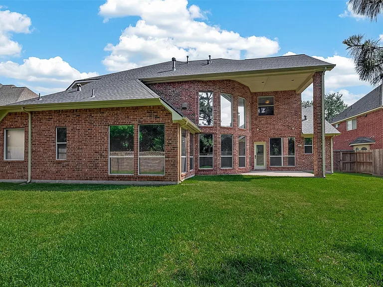 8110 Clearwater Xing — Photo 41