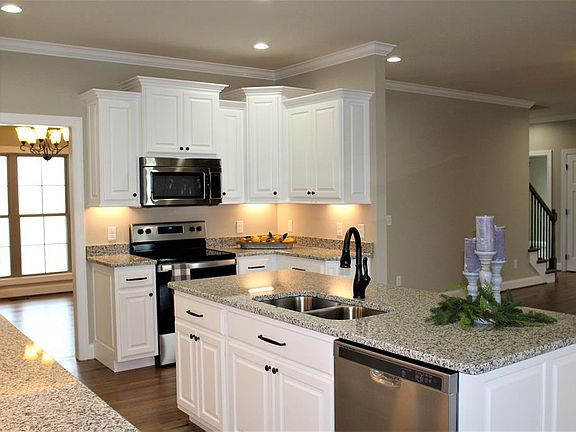 4th image of 655 Blue Water Dr