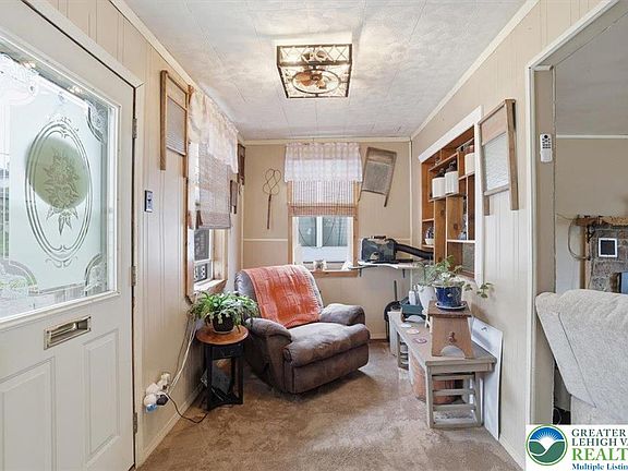 3rd image of 831 Ridge Street
