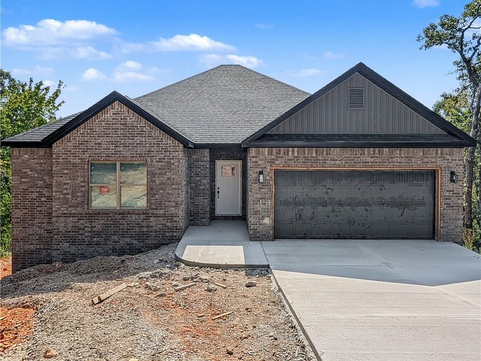 1st image of 7 Woking Ln