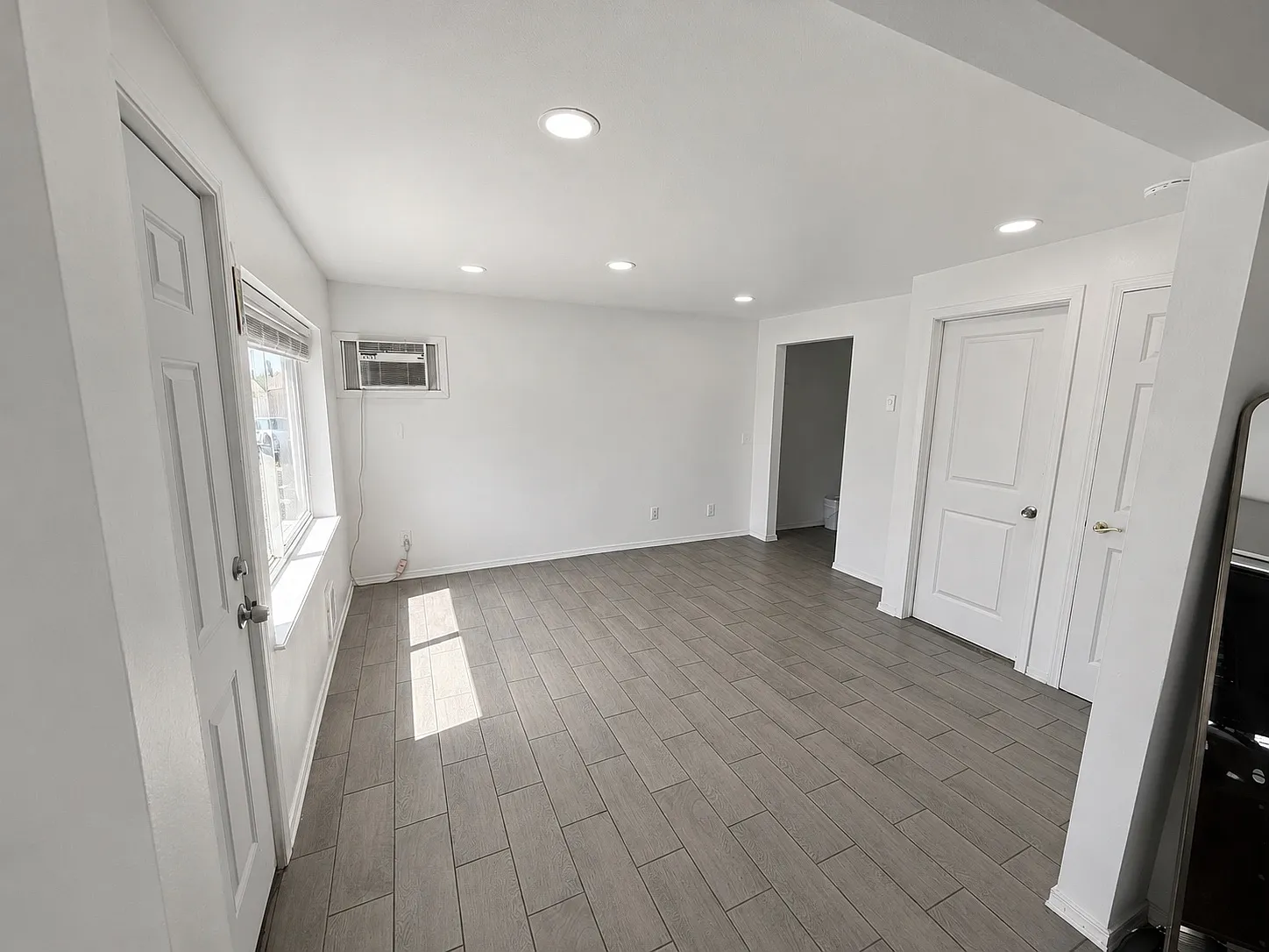 2 bed, 1032 sqft, $1,650 — Photo 1