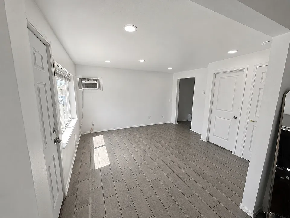 801 Spokane St #803
