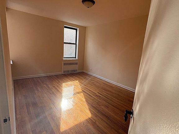 2nd image of 139-65 Pershing Cres #A