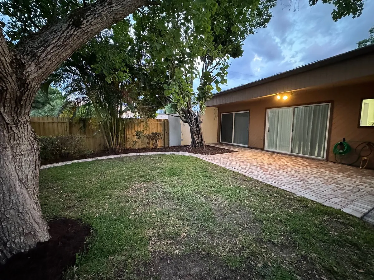 Building Photo - 2304 Inagua Way