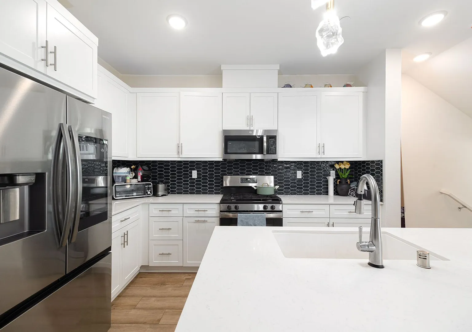 Modern 3-Story Townhouse in Agualuna! — Photo 3