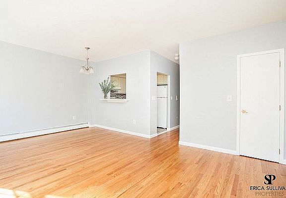 2nd image of 420 Cumberland St #3