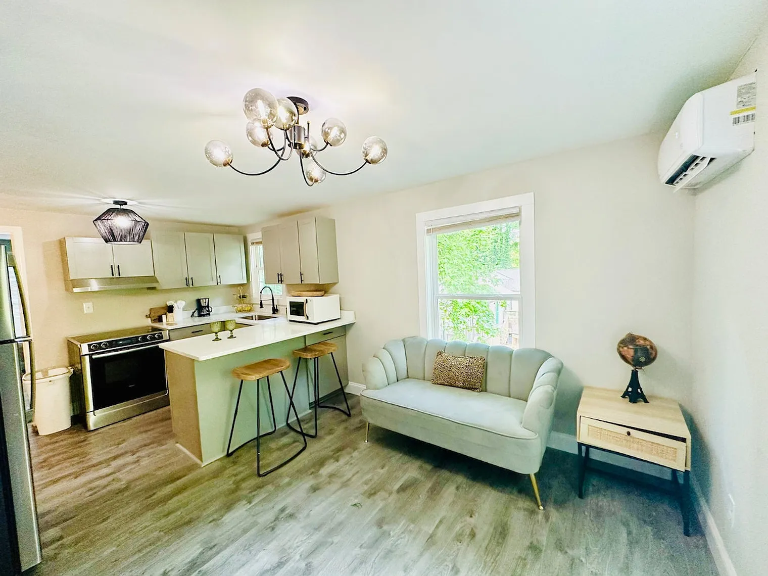 1 bed, 1.0 bath, $2,145 — Photo 3