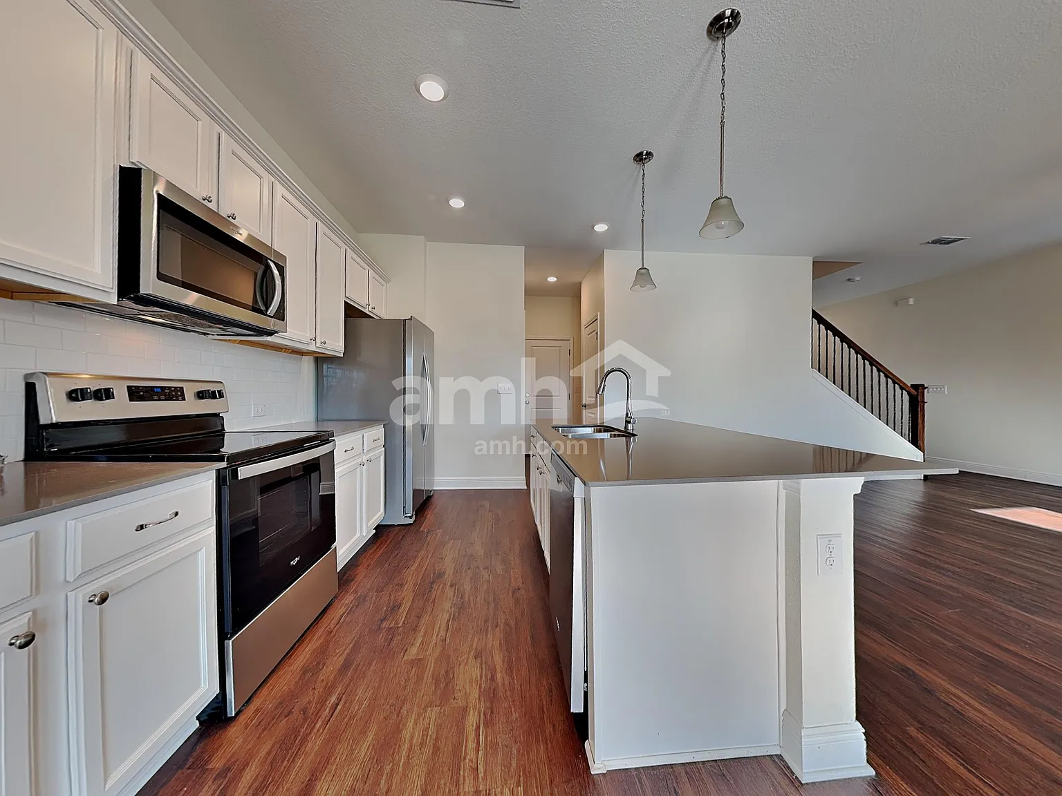 4 bed, 2.5 bath, 1977 sqft, $2,605 — Photo 3
