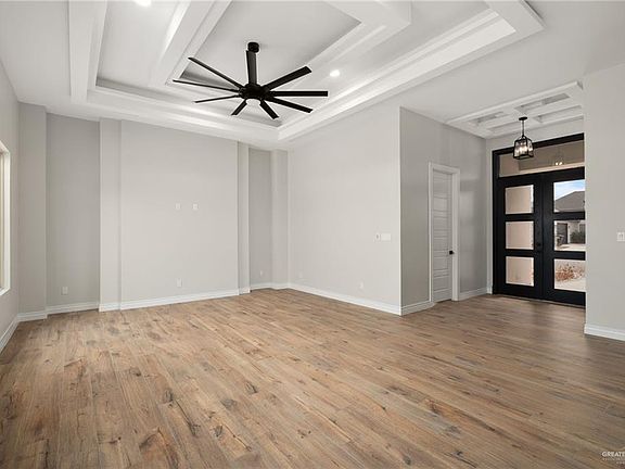 3rd image of 3013 E Kennedy Ave