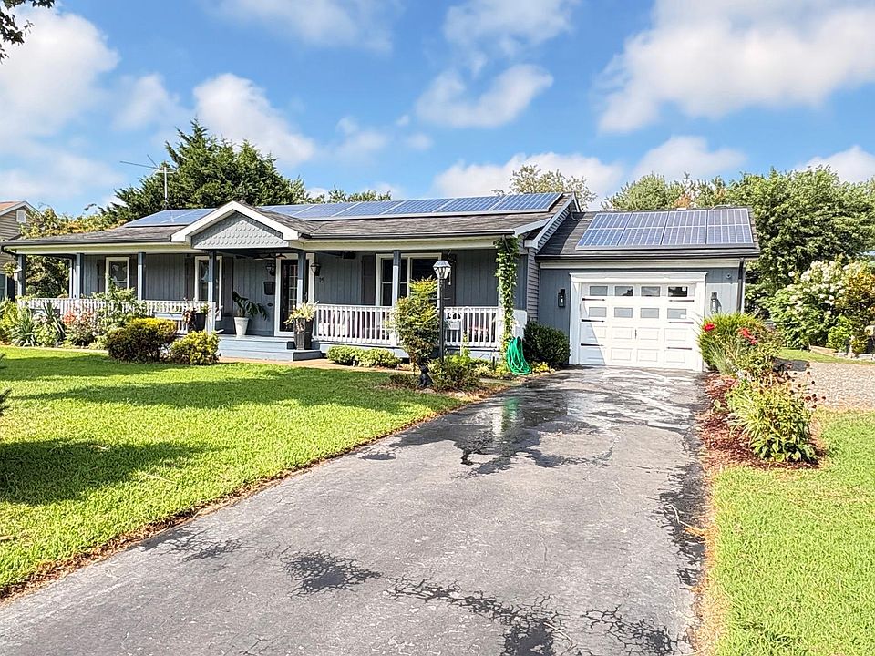1st image of 15 Gainsborough Dr
