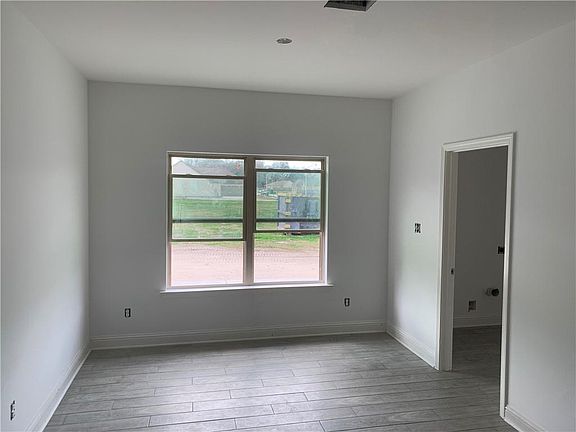 3rd image of 2617 Greenville Dr