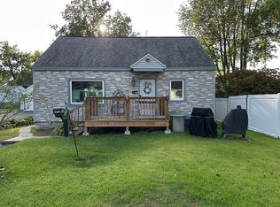 9 Valley View Ave, Latham, NY 12110