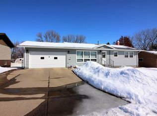 1916 10th St NW, Minot, ND 58703
