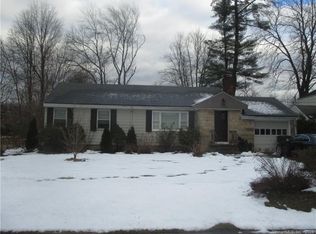 12 Tecumseh Rd, West Hartford, CT 06117