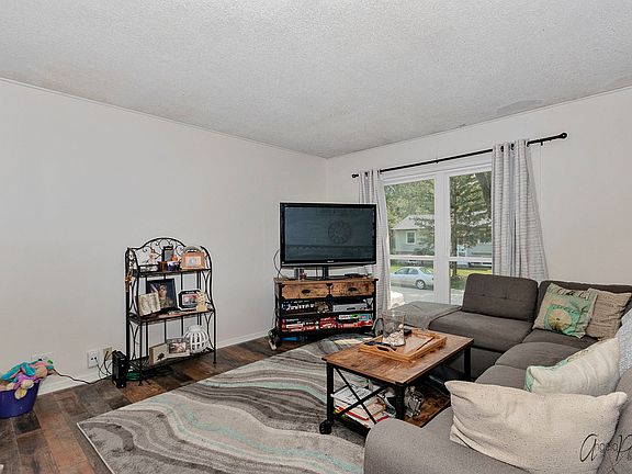 2nd image of 426 Woodmoor Dr